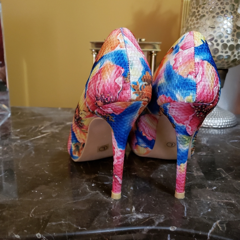 Heels - Picture 2 of 4